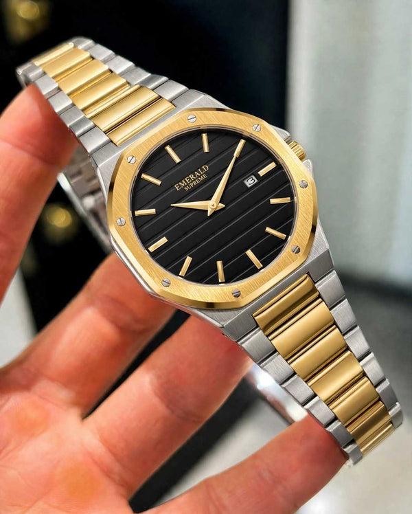 emerald-supreme-two-tone-watch-in-hand-close-up-black-dial